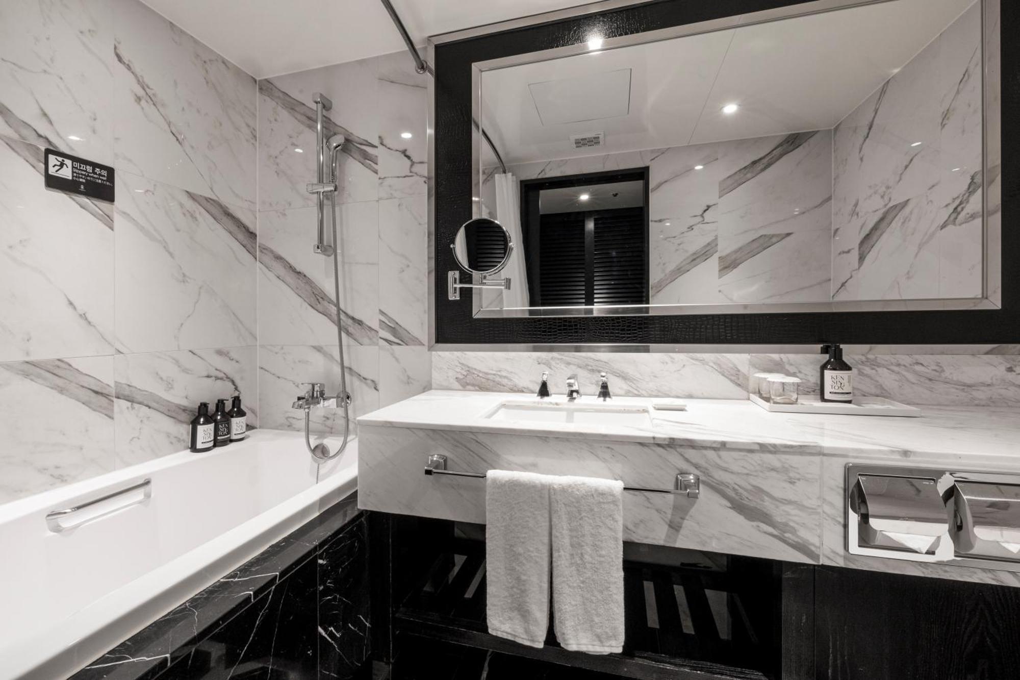Kensington Hotel Yeouido Сеул Экстерьер фото
